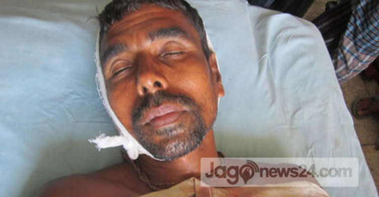 সাতক্ষীরায় ইসকন মন্দিরের পুরোহিতকে কুপিয়ে জখম 