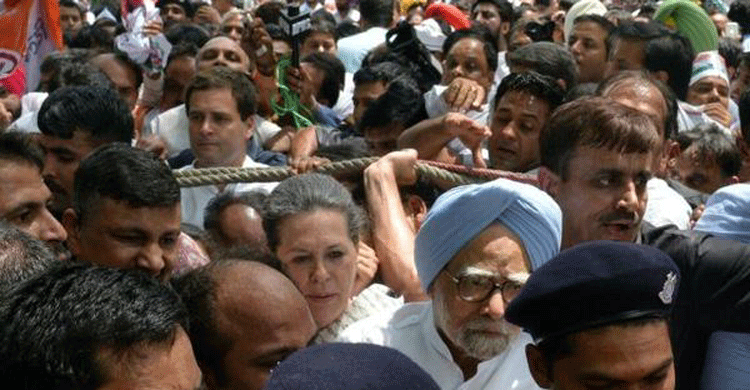 Sonia, Rahul, lead ‘Save Democracy’ march, detained, released 