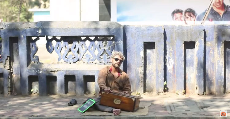 রাস্তার ভিক্ষুক বলিউডের গায়ক সনু নিগম! (ভিডিও)