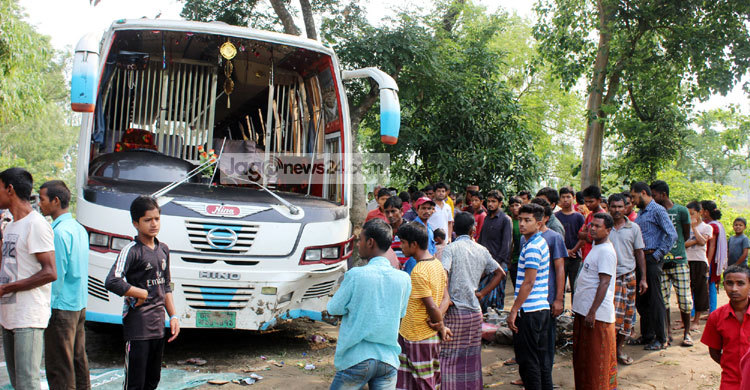 ঠাকুরগাঁওয়ে বাসচাপায় দুই নির্বাচন কর্মকর্তা নিহত