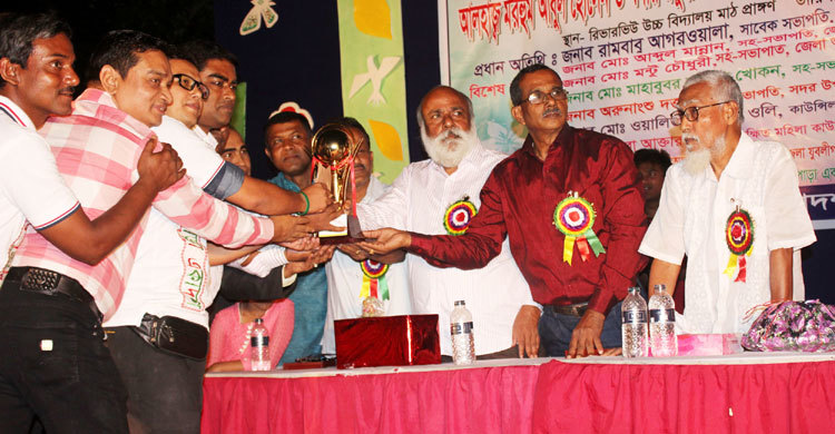 ক্যারাম প্রতিযোগিতায় চ্যাম্পিয়ন ব্লাক রোজ