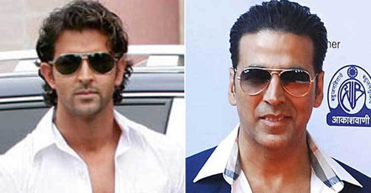 Hrithik congratulates Akshay on the success of Rustom