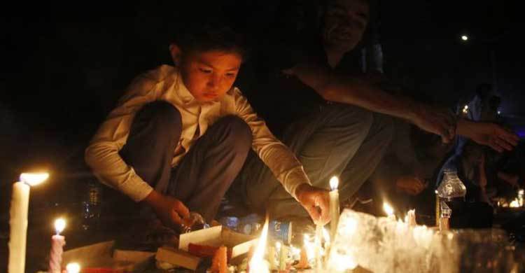 Afghans mourn Kabul bombing victims
