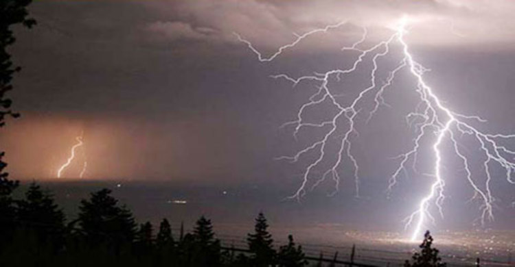 মানিকগঞ্জে বজ্রপাতে দুই নারী নিহত