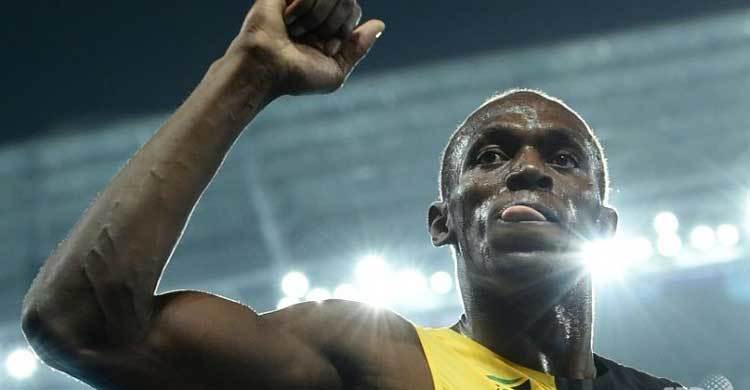 Bolt wins third Olympic 200m title 