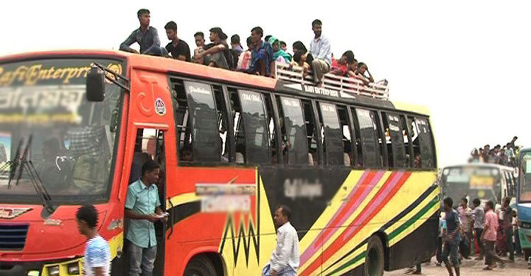 বাসের ছাদ থেকে পড়ে দুই যুবকের মৃত্যু