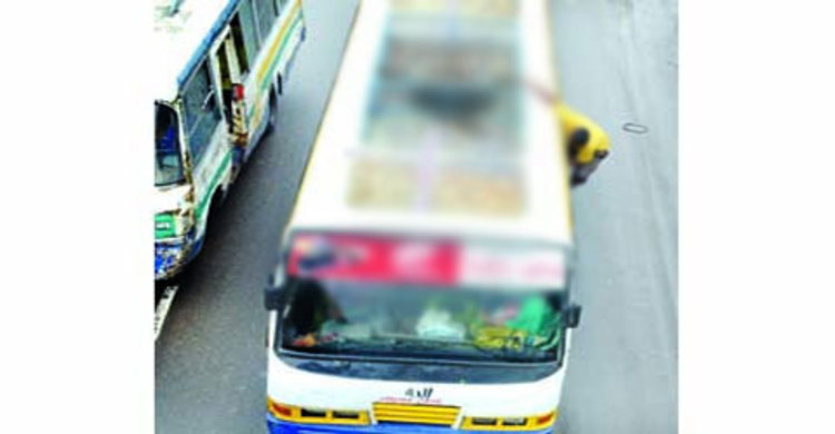 বগুড়ায় বাসের ছাদ থেকে দুইটি মরদেহ উদ্ধার 