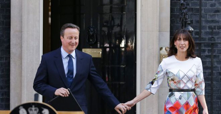 Cameron prepares to hand over to Theresa 