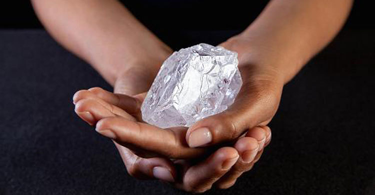 নিলামে উঠছে পৃথিবীর সবচেয়ে বড় হীরক খণ্ড