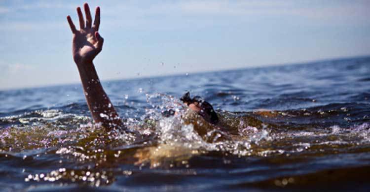 3 students drown in Dinajpur 