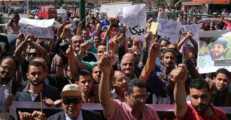 Egypt arrests journalists in raid on press syndicate 
