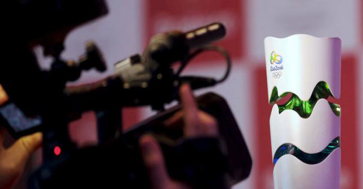 U.S. TV networks take new risk by airing shows against Olympics