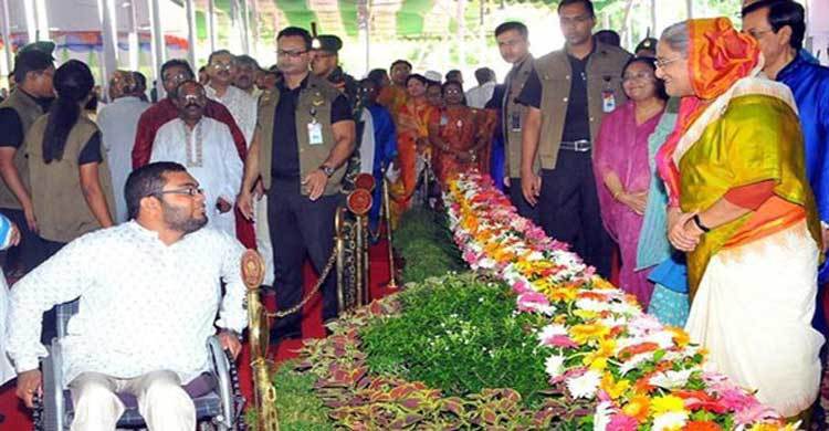 PM exchanges Eid greetings at Gonobhaban 