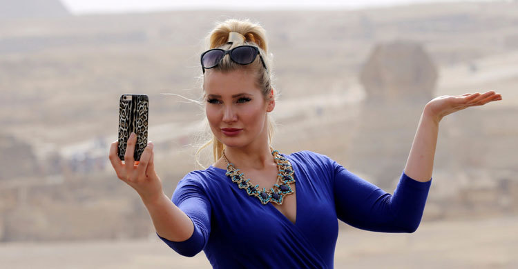 Addicted to clicking selfie? You may develop a ‘Selfie elbow’ 