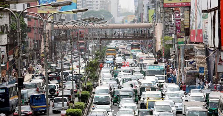 14-party human chain causes tailback 