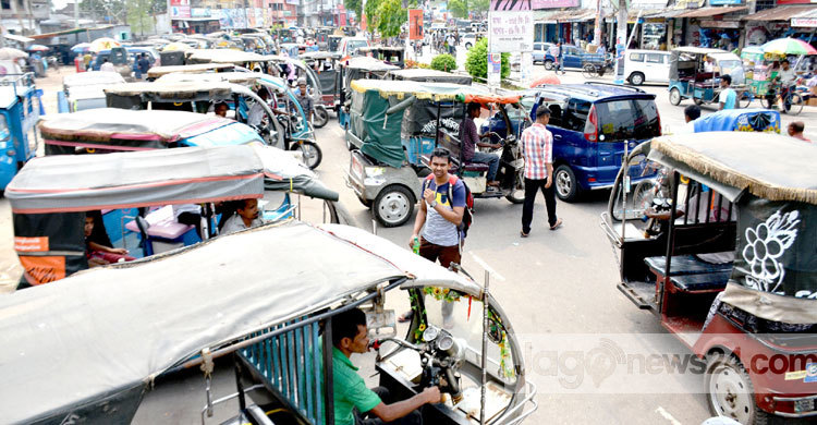খুলনায় ব্যাটারি চালিত অটোরিকশার উপর শর্তারোপ