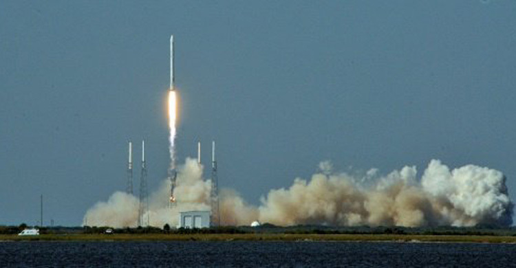 SpaceX launches cargo to space station
