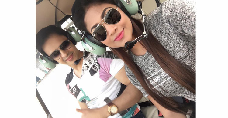 হেলিকপ্টারে চড়ে বিজ্ঞাপনে নোবেল-পিয়া 