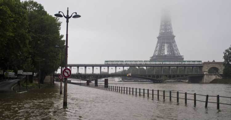 Paris museums close doors as Seine nears 30-year high