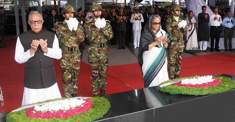 President, PM pay homage to Bangabandhu