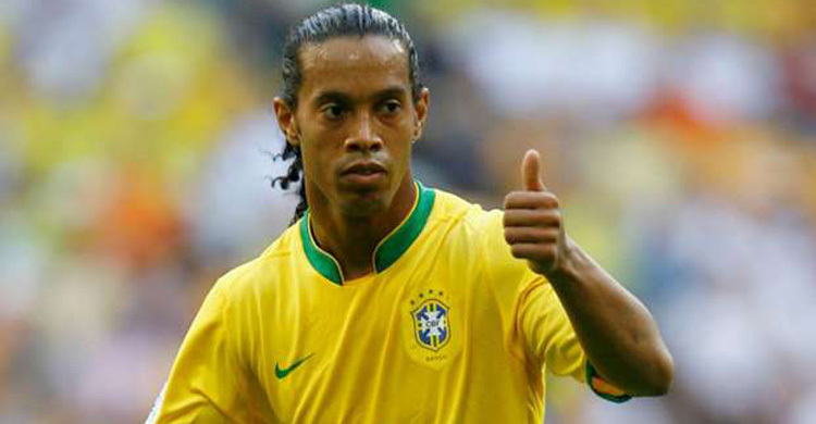 Ronaldinho greets Indian fans 