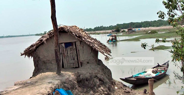 মেঘ ডাকলেই বুক ধড়ফড় করে