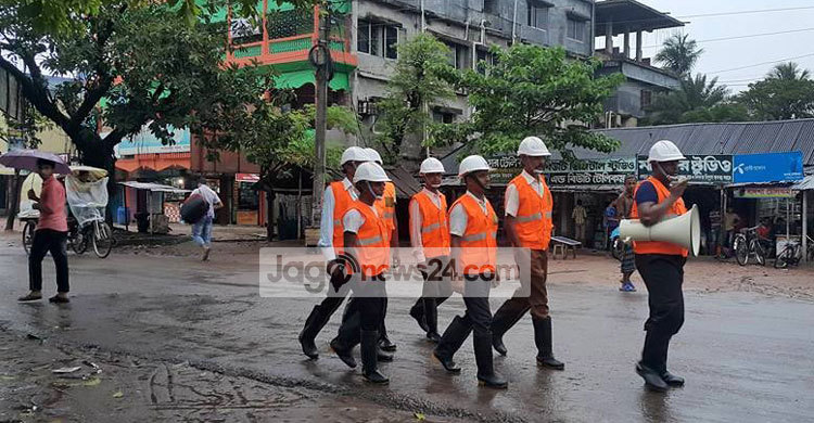 রোয়ানু : সাতক্ষীরায় মাইকিং করে সতর্কতা জারি