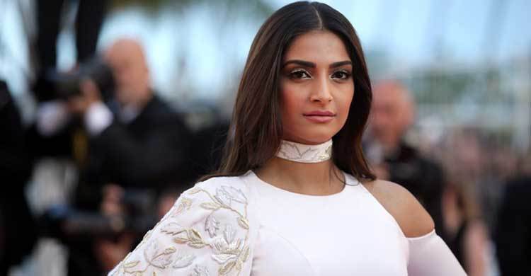 Sonam bags best actress award  