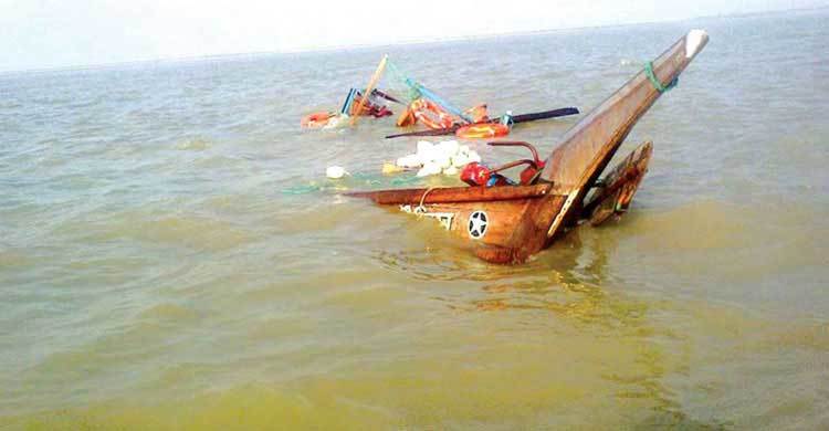 5 dead as Indian trawler capsized in Bay