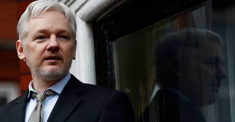 Swedish court upholds Assange arrest 