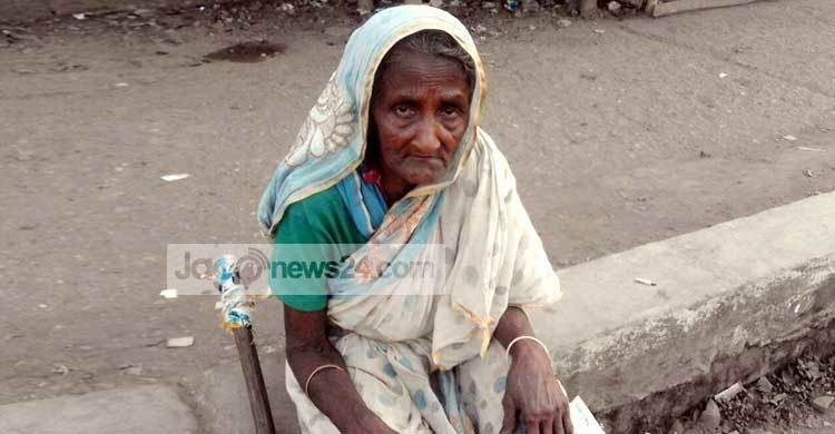 ভিক্ষা থেকে ছেলের নেশার টাকা দিতে হয়