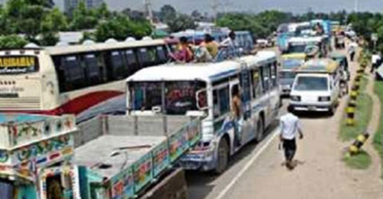 ঢাকা-আরিচা মহাসড়কে ৩ কিলোমিটার যানজট