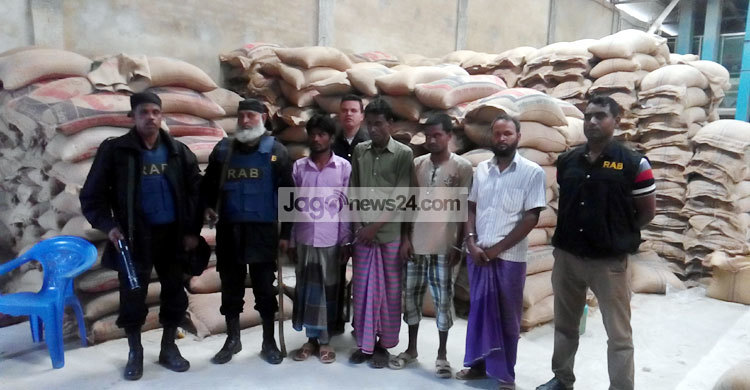 আশুগঞ্জে ৪০ মেট্রিক টন সরকারি চালসহ আটক ৫