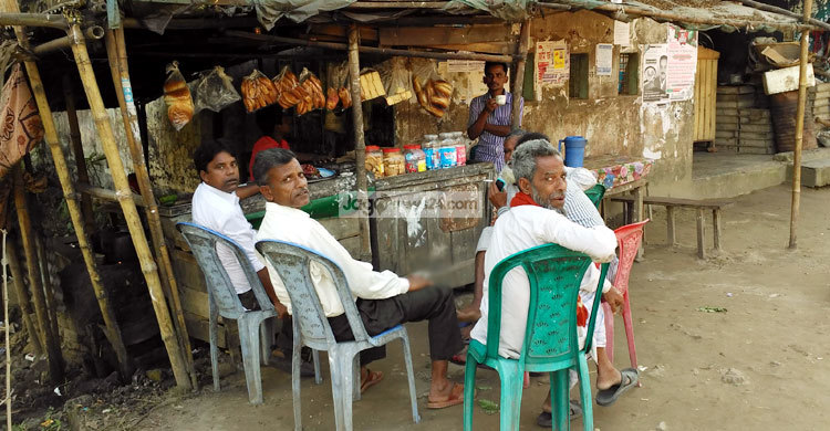 নাসিরনগরে কাটছে আতঙ্ক, গ্রামে ফিরছেন মানুষ