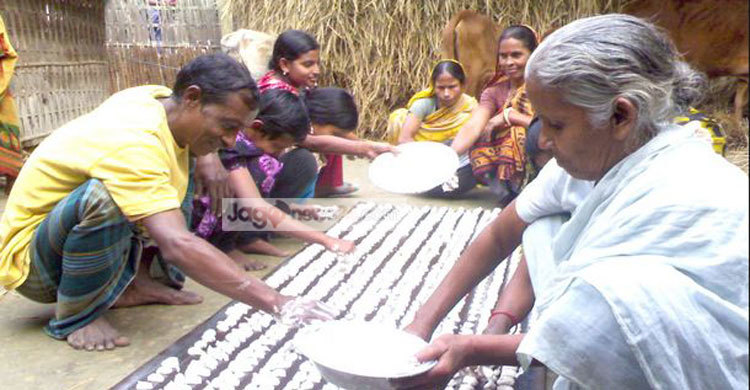 রাঙা শীতে ঘরে ঘরে কুমড়া বড়ির উৎসব
