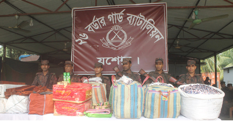 বেনাপোলে কোটি টাকার চোরাচালানি পণ্য জব্দ