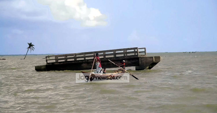 জোয়ারের পানিতে ভাসছে মনপুরা