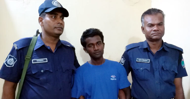 প্রেমের সম্পর্ক অস্বীকার করায় প্রেমিকাকে হাতুড়ি পেটা