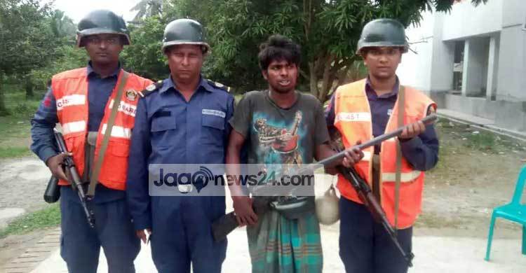 সুন্দরবনে আগ্নেয়াস্ত্রসহ বনদস্যু আটক