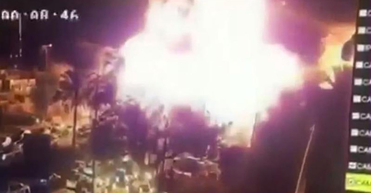 13 killed after car bomb hits ice-cream shop in Baghdad