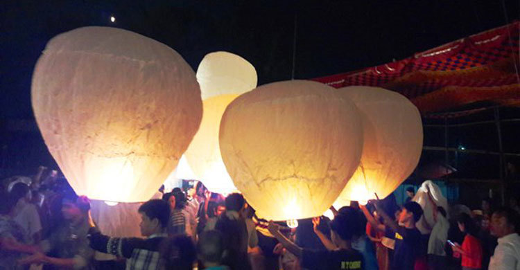 বান্দরবানে ফানুস উড়িয়ে পালিত হচ্ছে প্রবারণা উৎসব