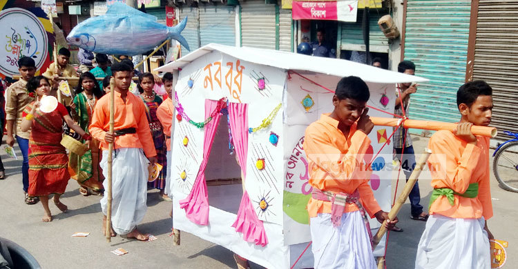 দিনাজপুরে ঐতিহ্যের পালকিতে নববর্ষ উদযাপন