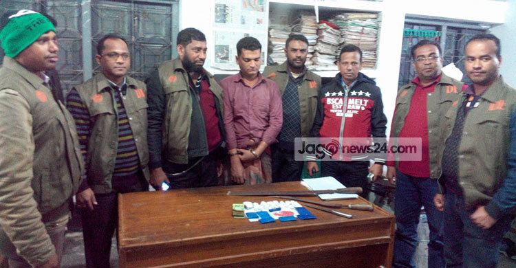 বরগুনায় ইয়াবাসহ ব্যবসায়ী আটক