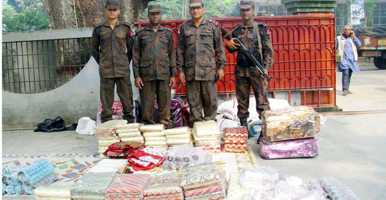 বেনাপোলে বিপুল পরিমাণ ভারতীয় পণ্য জব্দ