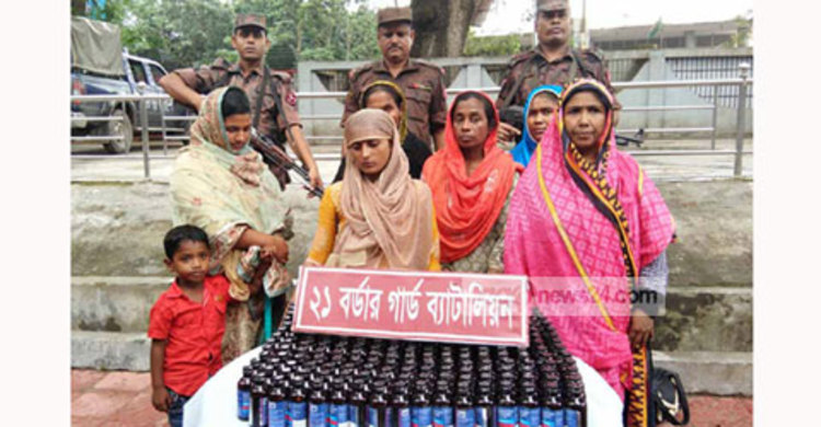 বেনাপোলে ফেনসিডিলসহ ৬ নারী আটক