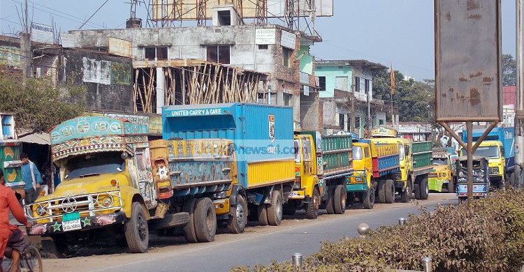 বেনাপোলে আটকা পড়েছে শতাধিক পণ্যবাহী ট্রাক 