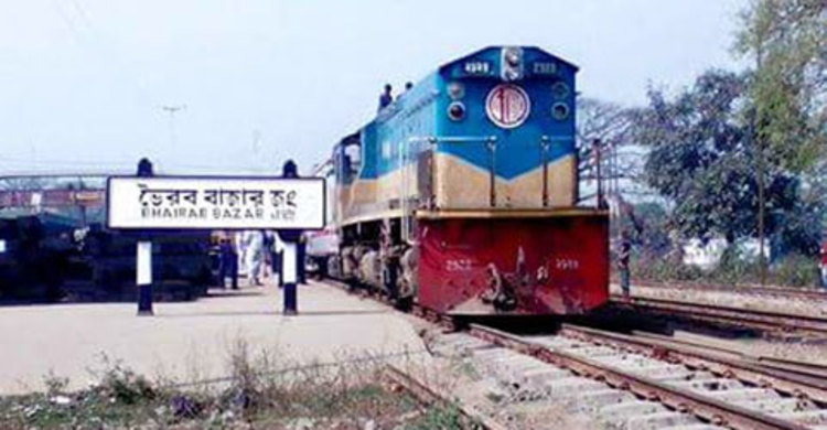 বিনা টিকেটে ট্রেন ভ্রমণে ১০৯৯ যাত্রীকে জরিমানা