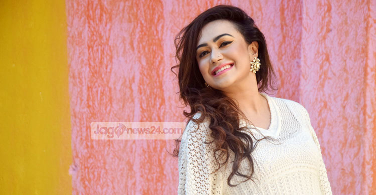 সহজেই চুলে কালার করবেন যেভাবে