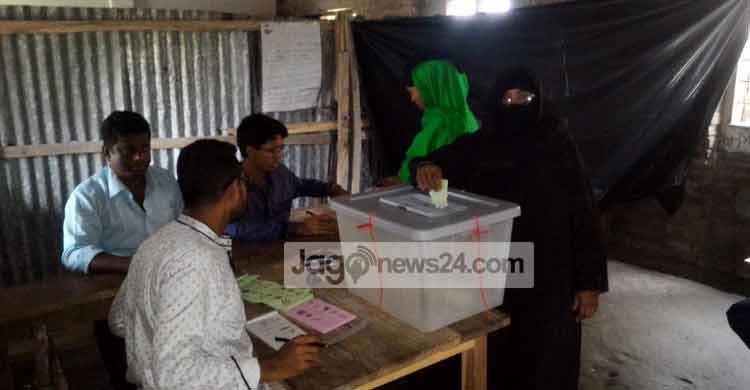 তালতলীতে উৎসবমুখর পরিবেশে ভোটগ্রহণ শুরু