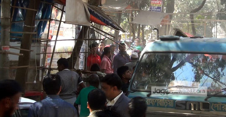 শহর পরিচ্ছন্নতায় ব্রাহ্মণবাড়িয়া পৌরসভার উচ্ছেদ অভিযান